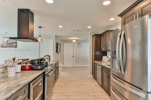 Villa ou maison à vendre à Cape Coral, Floride: 3 chambres, 169.08 m2 № 2428119 - photo 10