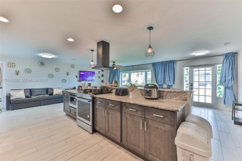 Villa ou maison à vendre à Cape Coral, Floride: 3 chambres, 169.08 m2 № 2428119 - photo 6