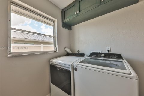 Villa ou maison à vendre à Cape Coral, Floride: 3 chambres, 169.08 m2 № 2428119 - photo 19