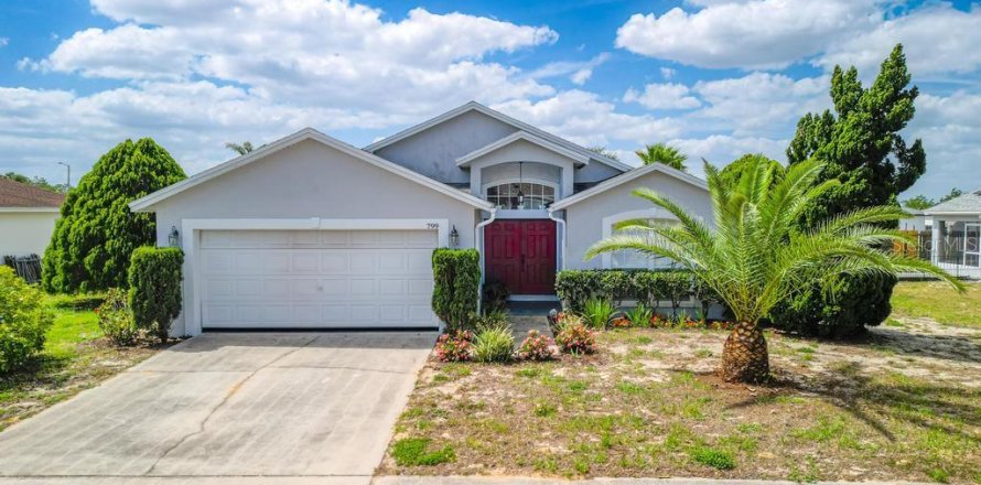 House in Lake Wales, Florida 3 bedrooms, 137.22 sq.m. № 1673105