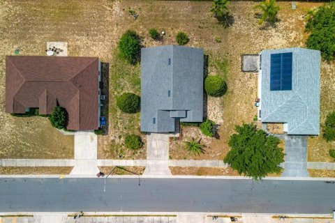 House in Lake Wales, Florida 3 bedrooms, 137.22 sq.m. № 1673105 - photo 6