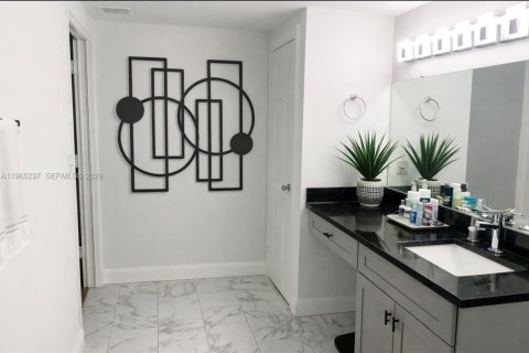 Снять в аренду кондоминиум в Пемброк-Пайнс, Флорида 1 спальня, 75.25м2, № 2027004 - фото 12