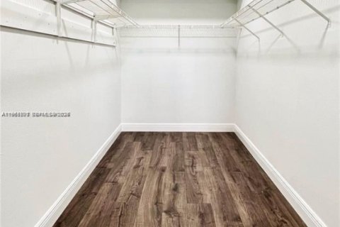 Снять в аренду кондоминиум в Пемброк-Пайнс, Флорида 1 спальня, 75.25м2, № 2027004 - фото 10