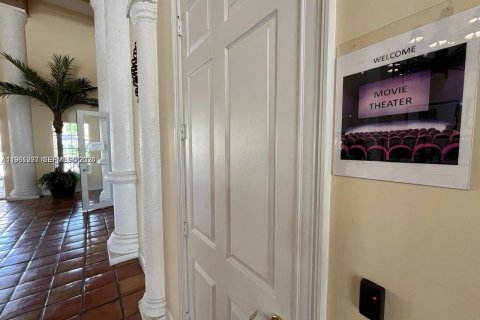 Снять в аренду кондоминиум в Пемброк-Пайнс, Флорида 1 спальня, 75.25м2, № 2027004 - фото 22