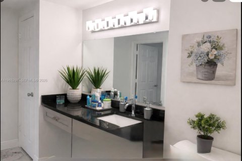 Снять в аренду кондоминиум в Пемброк-Пайнс, Флорида 1 спальня, 75.25м2, № 2027004 - фото 11