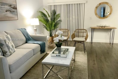 Снять в аренду кондоминиум в Пемброк-Пайнс, Флорида 1 спальня, 75.25м2, № 2027004 - фото 3