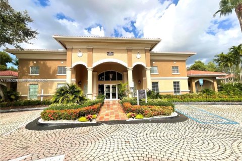 Снять в аренду кондоминиум в Пемброк-Пайнс, Флорида 1 спальня, 75.25м2, № 2027004 - фото 17