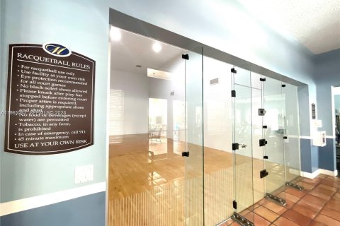 Снять в аренду кондоминиум в Пемброк-Пайнс, Флорида 1 спальня, 75.25м2, № 2027004 - фото 24