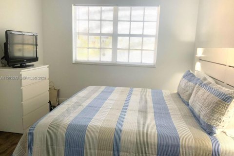 Снять в аренду кондоминиум в Пемброк-Пайнс, Флорида 1 спальня, 75.25м2, № 2027004 - фото 9