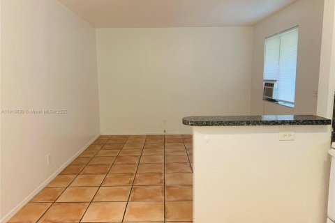 Appartement à louer à Miami, Floride: 1 chambre, 46.45 m2 № 1971833 - photo 2