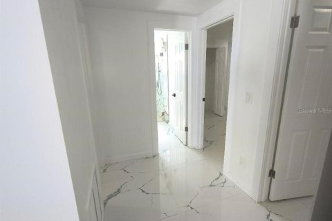 Casa en venta en Tampa, Florida, 4 dormitorios, 139.82 m2 № 2236951 - foto 12