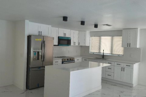 Casa en venta en Tampa, Florida, 4 dormitorios, 139.82 m2 № 2236951 - foto 2