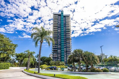 Condo in Miami, Florida, 1 bedroom  № 1896535 - photo 23