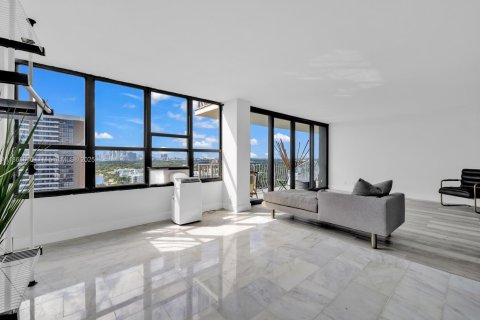 Condo in Miami, Florida, 1 bedroom  № 1896535 - photo 19