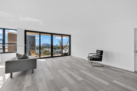 Condo in Miami, Florida, 1 bedroom  № 1896535 - photo 7
