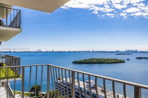Condo in Miami, Florida, 1 bedroom  № 1896535 - photo 22