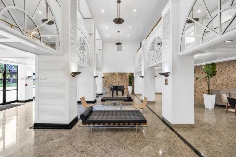 Condo in Miami, Florida, 1 bedroom  № 1896535 - photo 1
