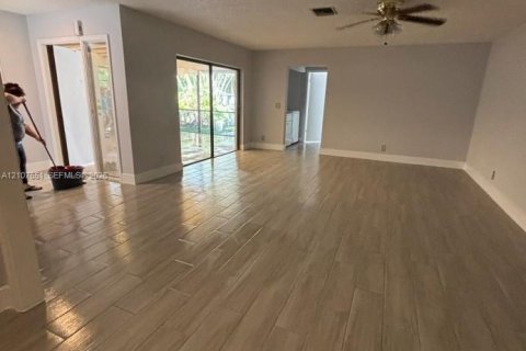 Villa ou maison à louer à Hypoluxo, Floride: 2 chambres, 115.48 m2 № 2417565 - photo 7