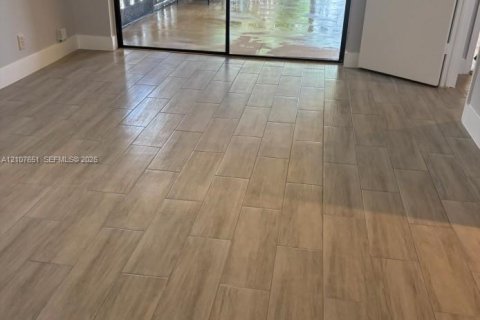 Villa ou maison à louer à Hypoluxo, Floride: 2 chambres, 115.48 m2 № 2417565 - photo 3