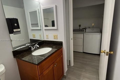 Villa ou maison à louer à Hypoluxo, Floride: 2 chambres, 115.48 m2 № 2417565 - photo 4