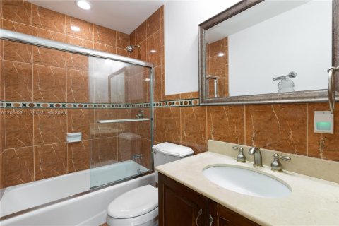 Снять в аренду виллу или дом в Майами, Флорида 3 спальни, 184.41м2, № 2145829 - фото 22