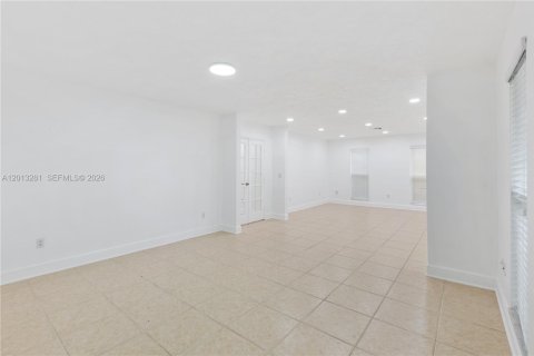 Снять в аренду виллу или дом в Майами, Флорида 3 спальни, 184.41м2, № 2145829 - фото 8