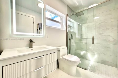 House in Hollywood, Florida 4 bedrooms, 116.5 sq.m. № 1953852 - photo 4