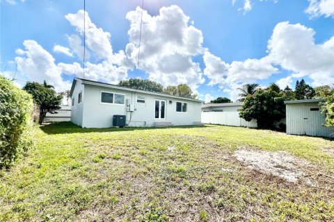 House in Hollywood, Florida 4 bedrooms, 116.5 sq.m. № 1953852 - photo 16