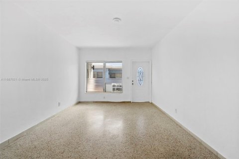 Apartamento en alquiler en Miami Beach, Florida, 1 dormitorio, 74.32 m2 № 1933691 - foto 9