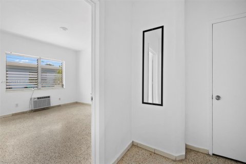 Apartamento en alquiler en Miami Beach, Florida, 1 dormitorio, 74.32 m2 № 1933691 - foto 11