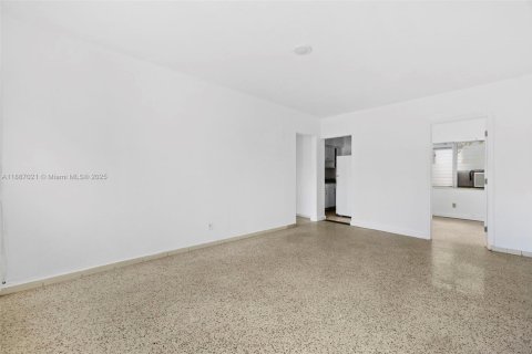 Apartamento en alquiler en Miami Beach, Florida, 1 dormitorio, 74.32 m2 № 1933691 - foto 4
