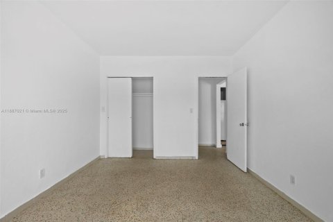 Apartamento en alquiler en Miami Beach, Florida, 1 dormitorio, 74.32 m2 № 1933691 - foto 14
