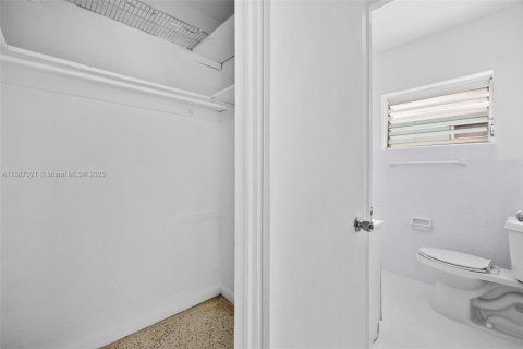 Apartamento en alquiler en Miami Beach, Florida, 1 dormitorio, 74.32 m2 № 1933691 - foto 16