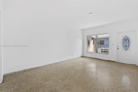 Apartamento en alquiler en Miami Beach, Florida, 1 dormitorio, 74.32 m2 № 1933691 - foto 10
