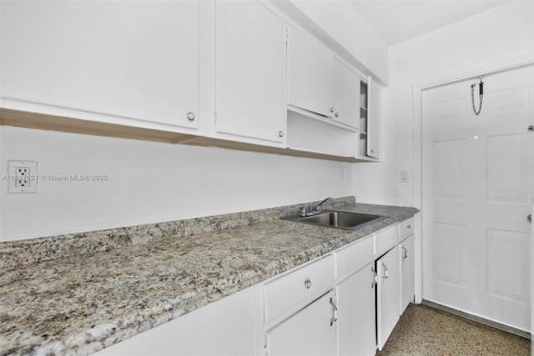 Apartamento en alquiler en Miami Beach, Florida, 1 dormitorio, 74.32 m2 № 1933691 - foto 2