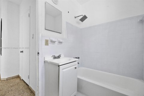 Apartamento en alquiler en Miami Beach, Florida, 1 dormitorio, 74.32 m2 № 1933691 - foto 17