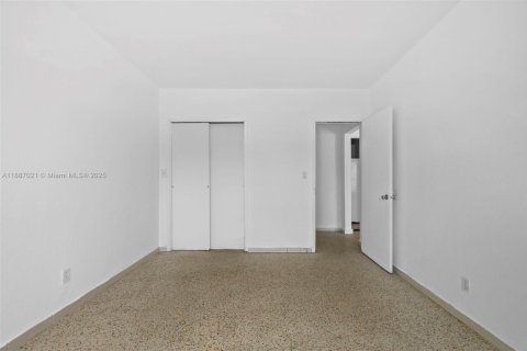 Apartamento en alquiler en Miami Beach, Florida, 1 dormitorio, 74.32 m2 № 1933691 - foto 13