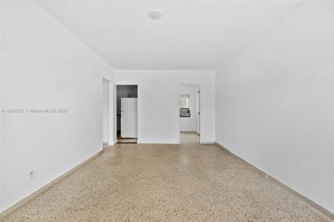 Apartamento en alquiler en Miami Beach, Florida, 1 dormitorio, 74.32 m2 № 1933691 - foto 3