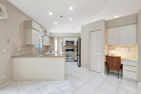 Villa ou maison à louer à Boynton Beach, Floride: 3 chambres, 210.33 m2 № 2169441 - photo 29