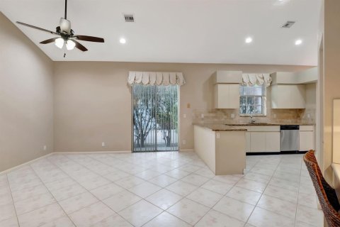 Villa ou maison à louer à Boynton Beach, Floride: 3 chambres, 210.33 m2 № 2169441 - photo 2