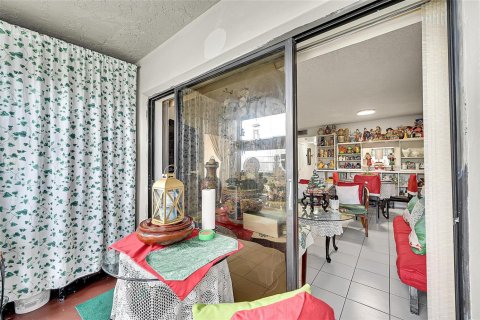 Condo in Sunrise, Florida, 2 bedrooms № 2193274 - photo 8