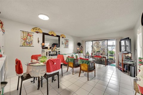 Condo in Sunrise, Florida, 2 bedrooms № 2193274 - photo 13