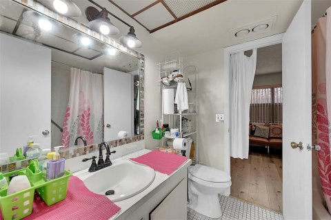 Condo in Sunrise, Florida, 2 bedrooms № 2193274 - photo 5
