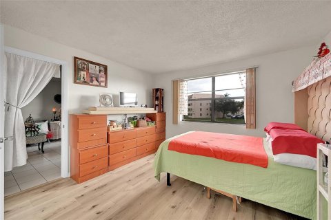 Condo in Sunrise, Florida, 2 bedrooms № 2193274 - photo 7