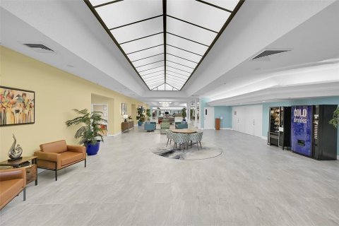 Condo in Sunrise, Florida, 2 bedrooms № 2193274 - photo 21