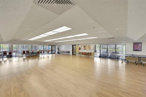 Condo in Sunrise, Florida, 2 bedrooms № 2193274 - photo 17