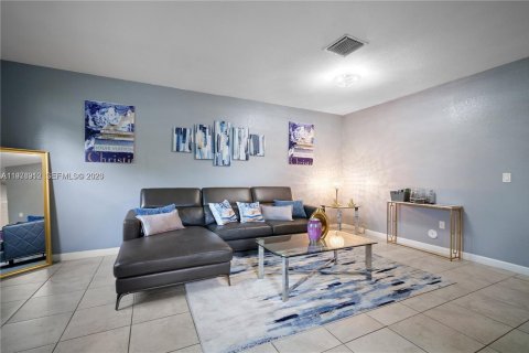 Villa ou maison à louer à Homestead, Floride: 3 chambres, 141.58 m2 № 2046431 - photo 4