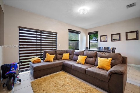 Villa ou maison à louer à Homestead, Floride: 3 chambres, 141.58 m2 № 2046431 - photo 10