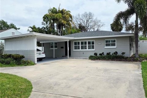 Casa en alquiler en Saint Petersburg, Florida, 3 dormitorios, 132.66 m2 № 2206159 - foto 2