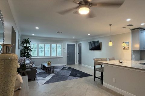 Casa en alquiler en Saint Petersburg, Florida, 3 dormitorios, 132.66 m2 № 2206159 - foto 14